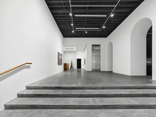 Tarihi Bir Yapıda Modern Galeri: Marian Goodman Gallery New York