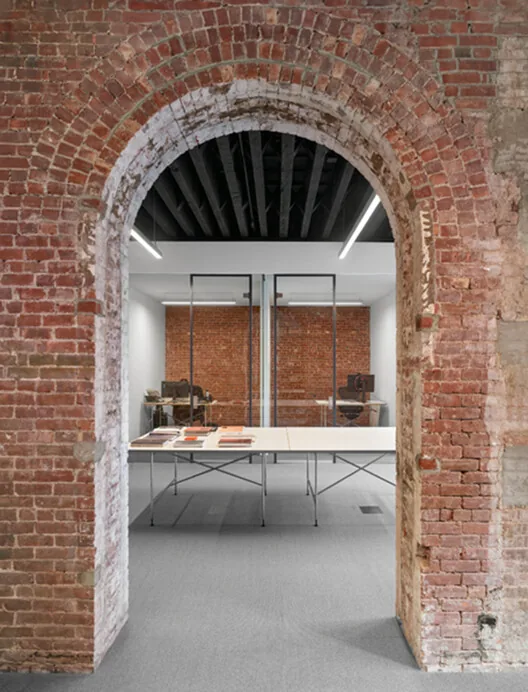 Tarihi Bir Yapıda Modern Galeri: Marian Goodman Gallery New York