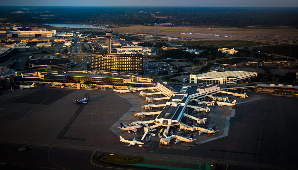Arlanda havaalanında çok dilli yönlendirme sistemleri ve tipografi kullanımı