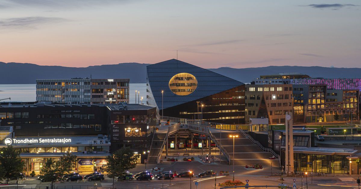 Powerhouse Brattørkaia gece görünümü