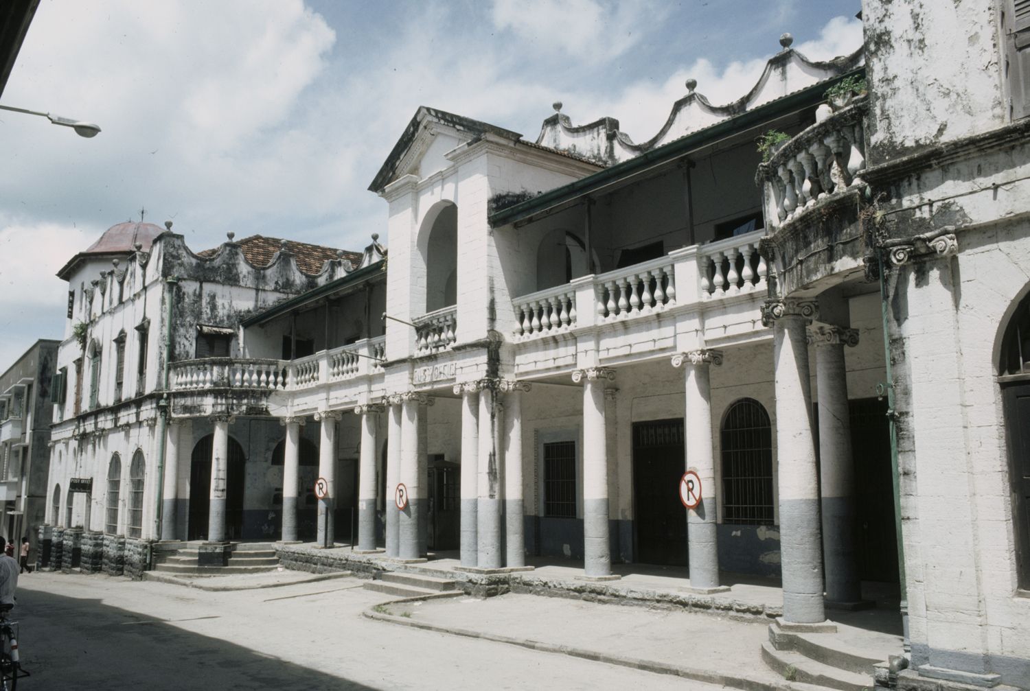 Zanzibar Postane Binası